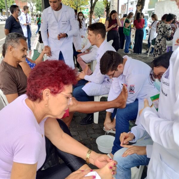 Campanha Lava Pés, semana voltada aos cuidados dos pacientes diabéticos, uma parceria com as Instituições de Ensino conveniadas com a Secretaria Municipal de Saúde de Caruaru